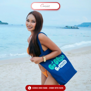 Túi Tote Canvas Mùa Du Lịch: Xu Hướng Quà Tặng Giúp Thương Hiệu Xuất Hiện Ở Mọi Hành Trình 4 tui-tote-canvas-lua-chon-duoc-yeu-thich-trong-mua-du-lich